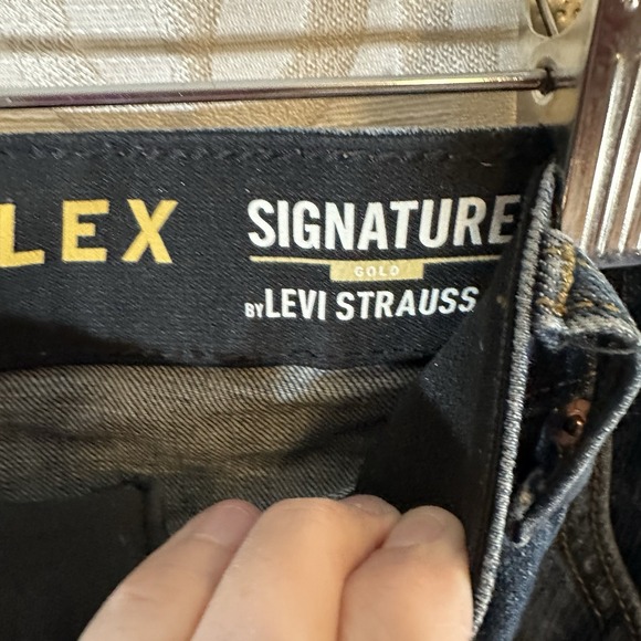 Levi's Signature Men's Comfort Flex Jeans 44x32 Dark Blue Stretch - Picture 5 of 10